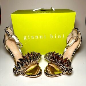 Gianni Bini Aleece Gold Ruffle Dress Sandals / Pumps 6. New in Bo…